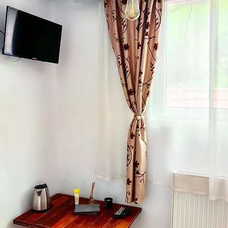 Voinescu House - Natural Living & Eating Farm stay Simon